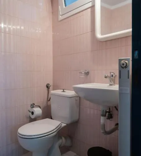 Rene's House Tatil Evi Xiropigado